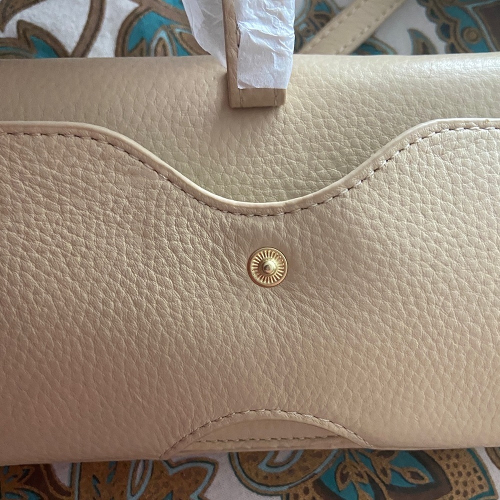Vince Camuto Aviva Wallet Crossbody - Picture 4 of 10
